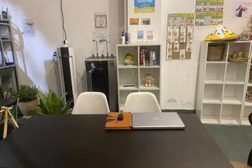 هتل کپسول Start House Capsule 5 Min Walk To The Airport