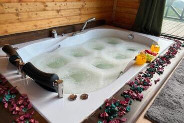 تختخواب و صبحانه Defne Bungalow Yomra