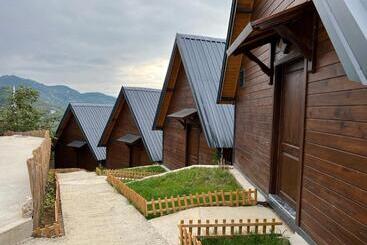 تختخواب و صبحانه Defne Bungalow Yomra