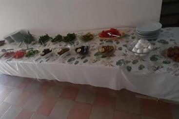 تختخواب و صبحانه Deniz Otel