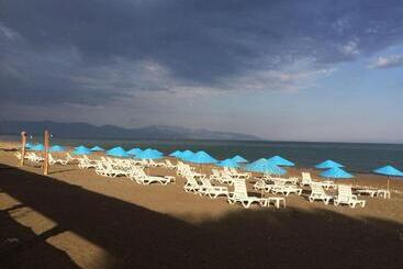 تختخواب و صبحانه Deniz Otel