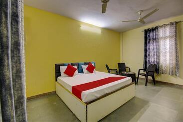 בית מלון כפרי Oyo Flagship Mountain Valley Guest House