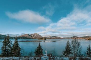 استراحتگاه Suites Sur Lac
