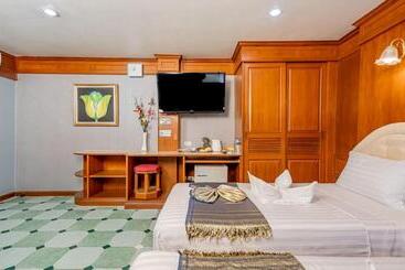 هاستل Patong Social Hotel & Restaurant