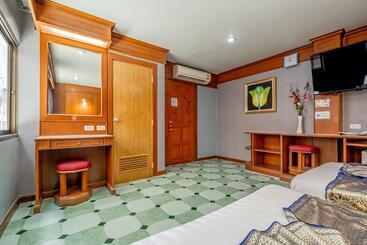 هاستل Patong Social Hotel & Restaurant