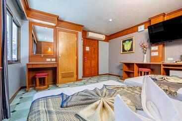 هاستل Patong Social Hotel & Restaurant