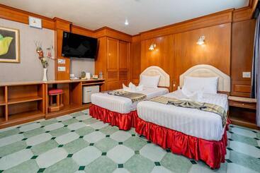 هاستل Patong Social Hotel & Restaurant