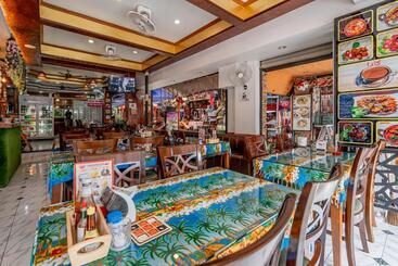 هاستل Patong Social Hotel & Restaurant