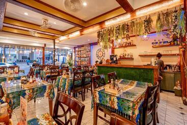 هاستل Patong Social Hotel & Restaurant