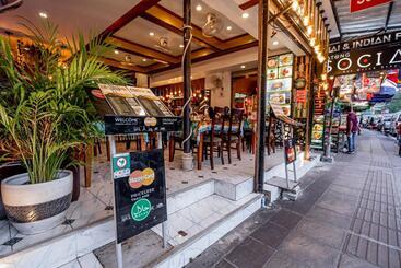 هاستل Patong Social Hotel & Restaurant