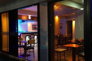 تختخواب و صبحانه Didim Palace