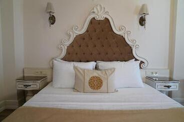تختخواب و صبحانه Didim Palace