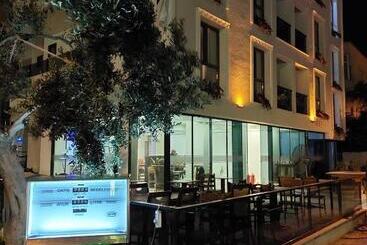 تختخواب و صبحانه Didim Palace
