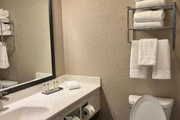 Grandstay Hotel & Suites