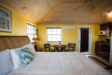 هتل Bungalows On The Bay