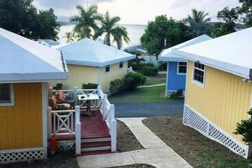 هتل Bungalows On The Bay