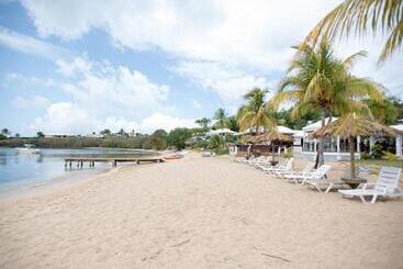 هتل Bungalows On The Bay