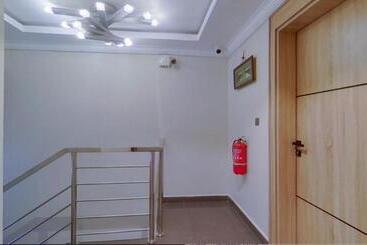 هتل C. Apartments Annex