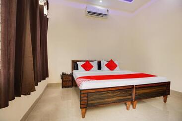 Flagship Hotel Gh Residency