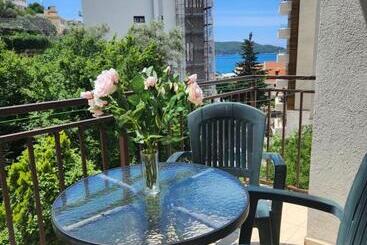 پانسیون Bela Kuća Studio Apartments Na Korak Do Mora A Step To The Sea