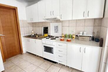 پانسیون Bela Kuća Studio Apartments Na Korak Do Mora A Step To The Sea