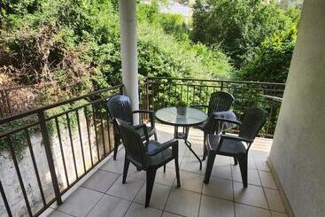 پانسیون Bela Kuća Studio Apartments Na Korak Do Mora A Step To The Sea