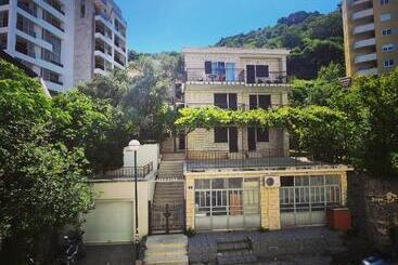پانسیون Bela Kuća Studio Apartments Na Korak Do Mora A Step To The Sea