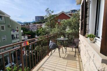 پانسیون Bela Kuća Studio Apartments Na Korak Do Mora A Step To The Sea