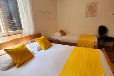 پانسیون Bela Kuća Studio Apartments Na Korak Do Mora A Step To The Sea
