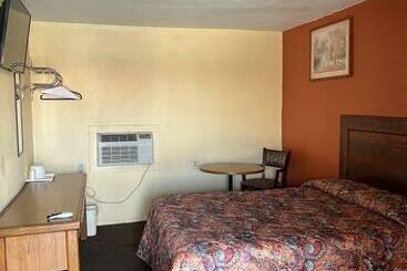 هاستل Economy Inn Odessa