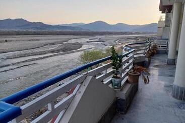 هتل F R Darya E Swat