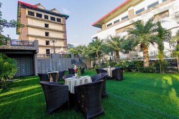 هتل Dhauladhar Heights Resort