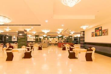 هتل Dhauladhar Heights Resort
