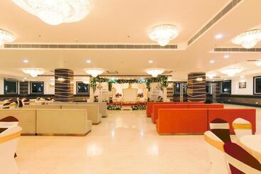 هتل Dhauladhar Heights Resort
