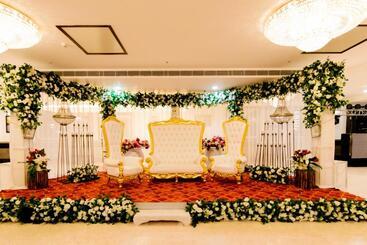 هتل Dhauladhar Heights Resort