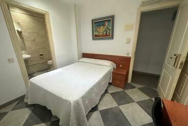 Hostal Henares - كوسلادا