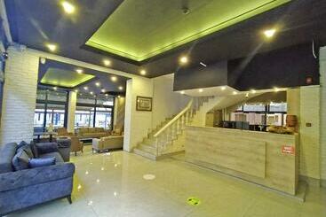 هتل Kroisos Lake Resort By Vima