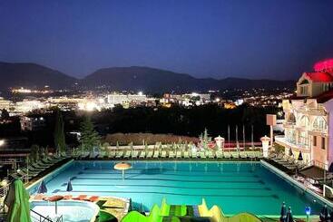 Misk Hotel & Resort