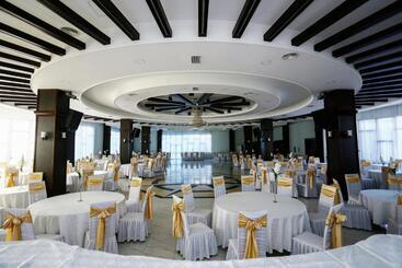 Misk Hotel & Resort