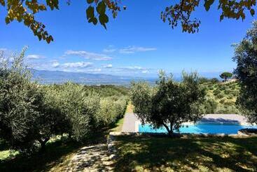 استراحتگاه Tenute Librandi Agriturismo