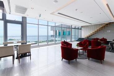 هتل Citiresort @sea Sriracha