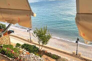 هتل Guesthouse Thanasi