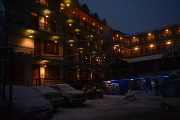 هتل Neelgiri   Manali Diaries