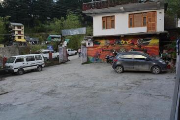 هتل Neelgiri   Manali Diaries