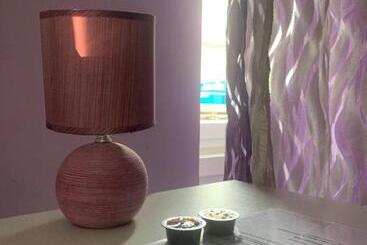 تختخواب و صبحانه Smart Accomodation