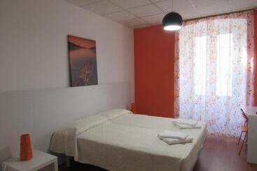 تختخواب و صبحانه Smart Accomodation