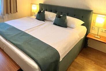 Home Sweet Apartments | Contactless Check In