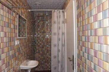 هتل Holiday Hostel