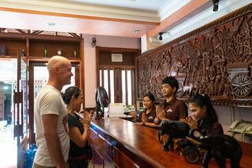 هتل Nawin Palace Guesthouse