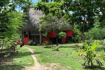 هتل Palmento Grove Garifuna Eco Cultural & Healing Institute